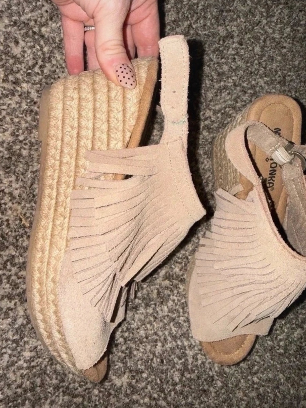 Minnetonka Wedge Fringe Heel | Size 8
